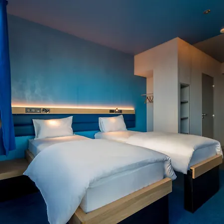 Yooma Urban Tour Eiffel Hotell