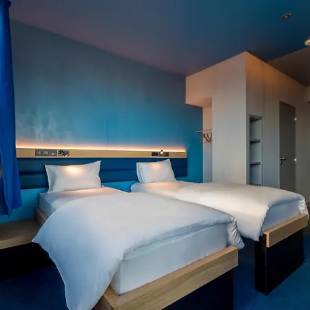 Yooma Urban Tour Eiffel Hotel 3*